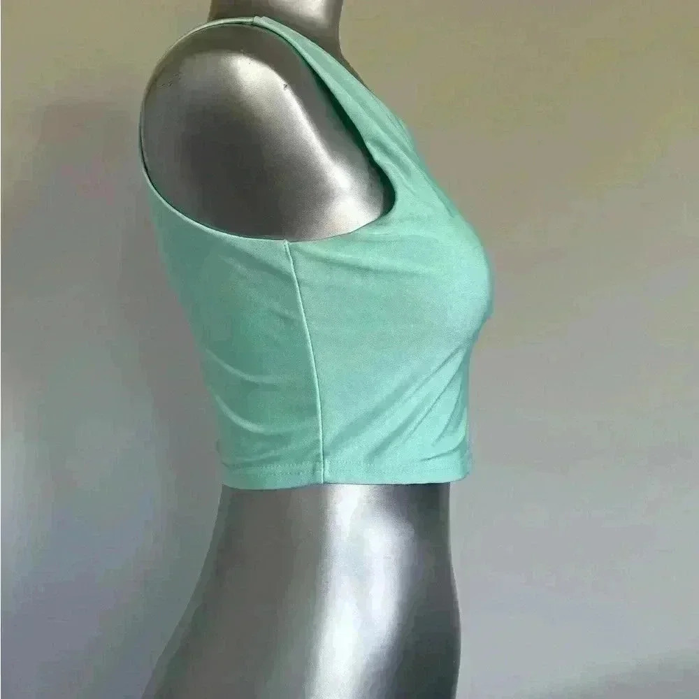 Free | Active Crop Top - Picture 4 of 11